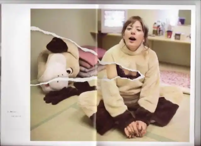 撕美女衣服热潮再度掀起 日本杂志海量卖肉图