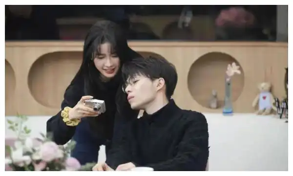 怦然再心动男嘉宾集体上门吴永恩王子文窝沙发说悄悄话太甜