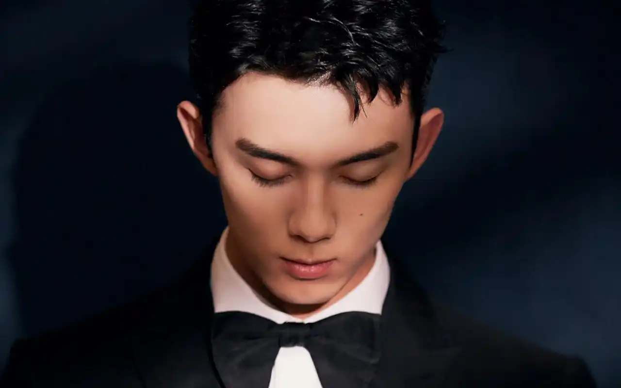 吴磊酷帅有型写真桌面壁纸