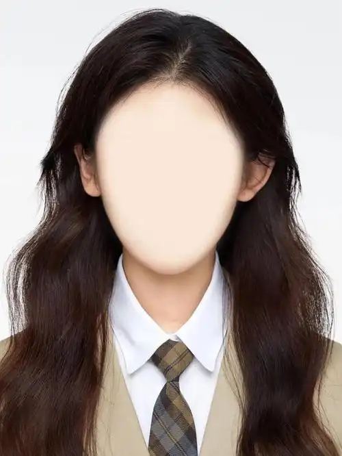 打开醒图,导入一张自己喜欢的证件照模板,点击"贴纸",导入自己的正脸