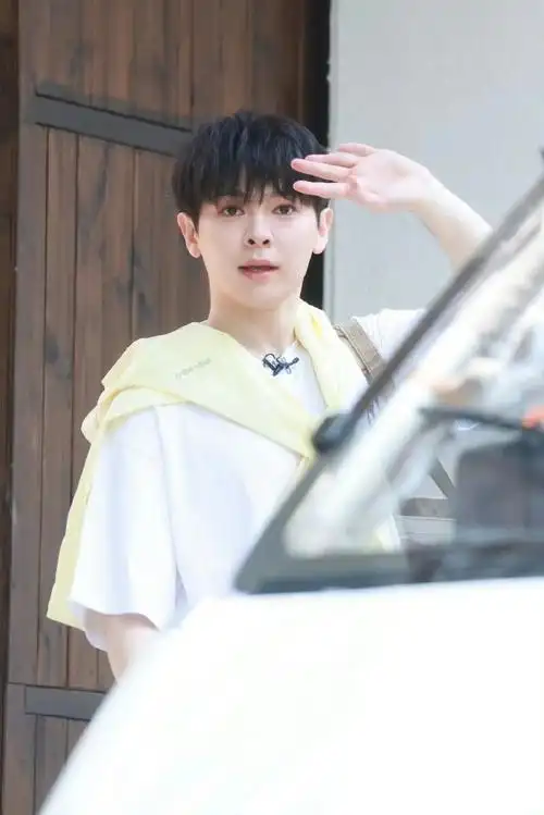 镜头下的尤长靖直接就已经帅到我了呀,发现他真的是好甜好可爱,又觉得