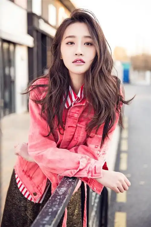 刘佳,出生于四川省遂宁市,中国内地女演员    .