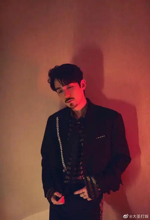 当男明星爱豆有胡子:杨洋,邓伦,李易峰,朱一龙,鹿晗,吴亦凡,李现