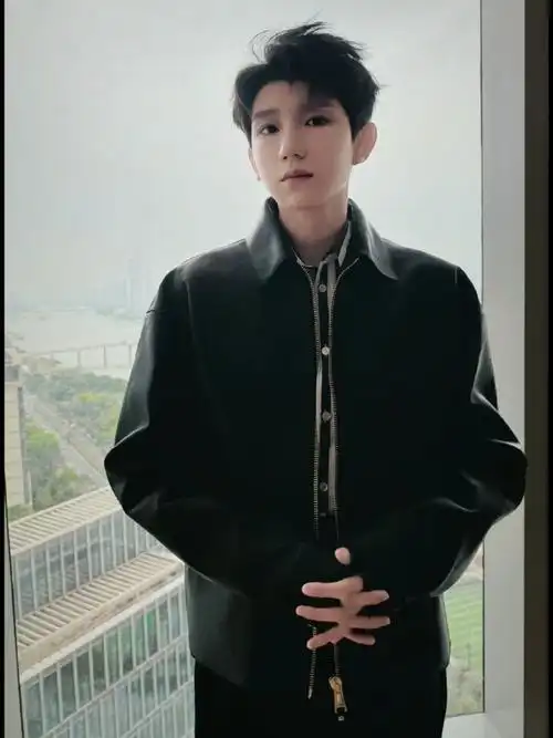 王源超话#王源2024龙行绛气#  【王源工作室小94更新】    20240409