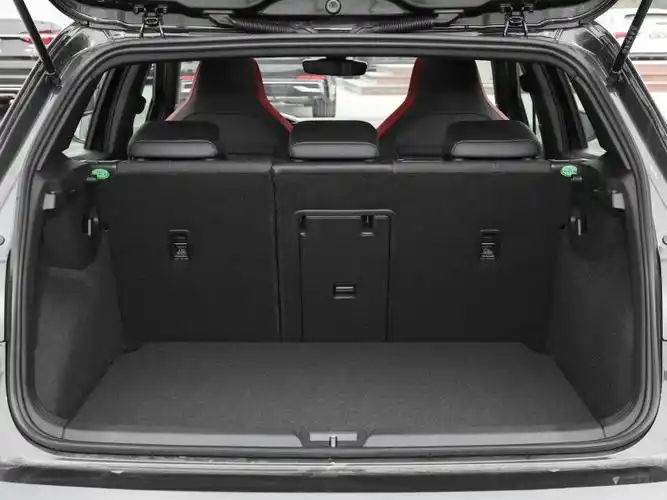 大众高尔夫后备箱怎么开,高尔夫后备箱开关位置及尺寸容积