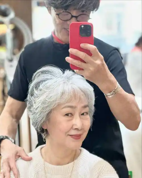 60到80岁的大姐发型就选层次短发好看时尚显年轻