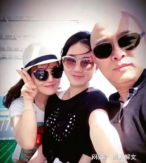 孟非醒来发现妻子偷偷翻手机,假装睡着,第二天他就说:今天别干