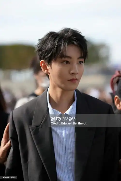 迪丽热巴王俊凯金智秀g社生图##王俊凯 巴黎时装周##王俊凯cl代言人