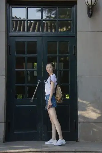 宋轶学生服重回母校皮肤白皙扎马尾清新活力