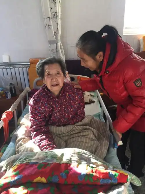 关爱老人,我愿意—老兵汇怀柔站北房镇敬老院活动纪实