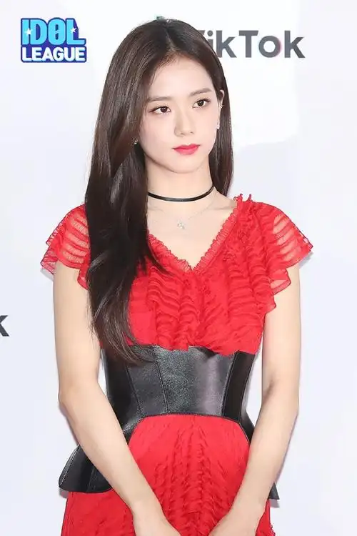 金智秀红衣造型##金智秀红衣