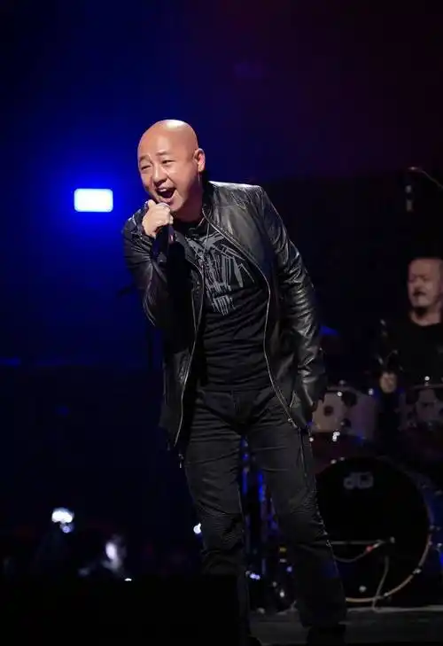 前零点乐队主唱周晓鸥,为音乐付出14年,却为何在当红时离开!