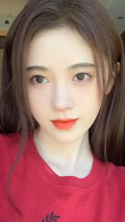 都说鞠婧祎鼻子怪,她直接对着镜头搓,这才是"校花级"美貌