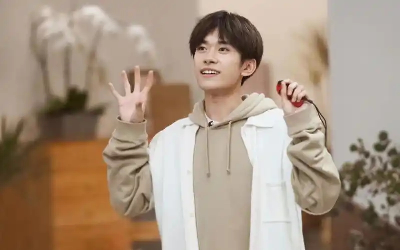 易烊千玺|跳舞的时候笑容就没停下过