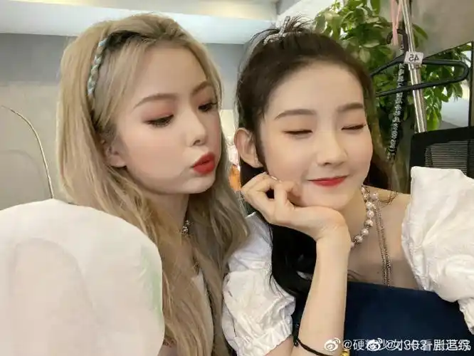 陈卓璇卡点为张艺凡庆生