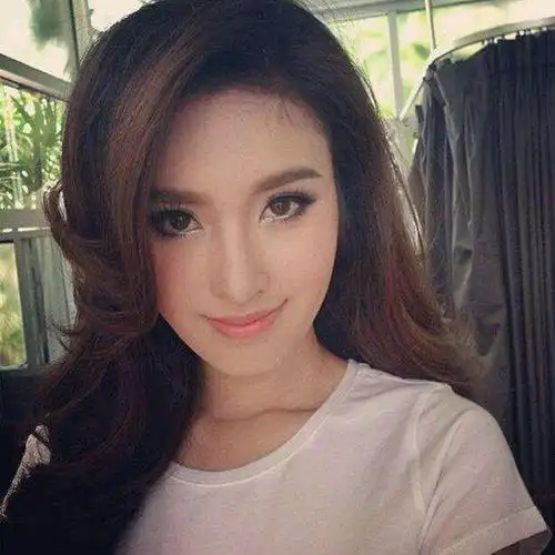 继金星后,又一男星变性成功,术后只能爬着走,网友:神似杨颖