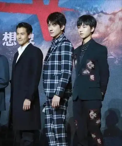 林更新真不愧是合照王者冯绍峰彭于晏胡歌轻松拿下