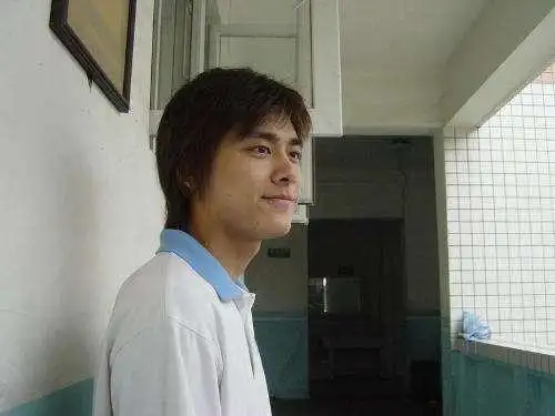 同样是中学旧照,鹿晗造型杀马特,竟帅不过李易峰!