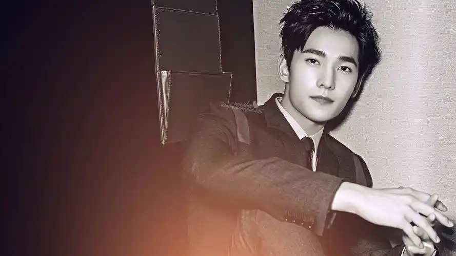 桌面壁纸 明星图片 > 正文  本文 帅气杨洋写真壁纸_英俊帅气的杨洋由