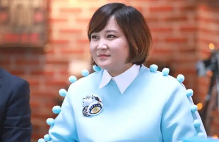 贾玲说自己当年也是个小花没人相信看到她的旧照打脸了