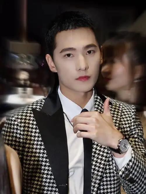 杨洋互联网新业务寸头模特00