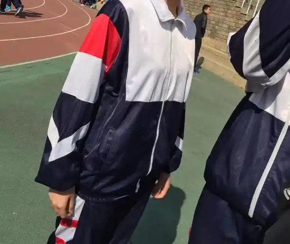 我今年初二,胸部发育的算平胸吗?