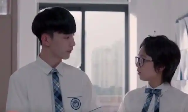 少年派三一醉酒太可爱跳窗进妙妙房间醒来表白做我女友