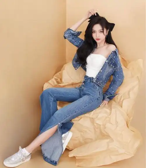 吴宣仪屡次秀身材露脐上衣搭配喇叭裤纤腰长腿让人移不开眼