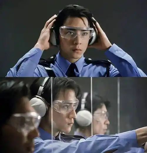 尤其是在1998年的《美少年之恋》中,身高183cm的吴彦祖穿着警察制服
