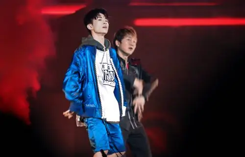 易烊千玺 #tfboys 1128易烊千玺十七岁生日… - 堆糖,美图壁纸腥い