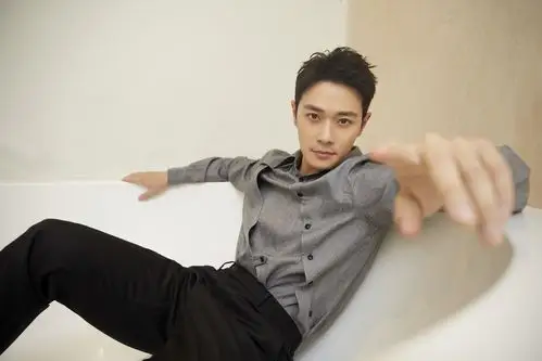 曹骏入选星辰大海青年演员计划绅士风度绽放百花之间