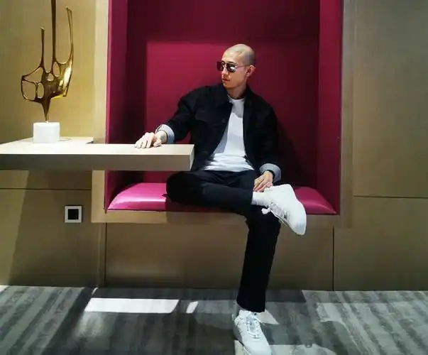 光头依然很帅的5位男星,徐峥很有福气,张一山让人不敢靠近