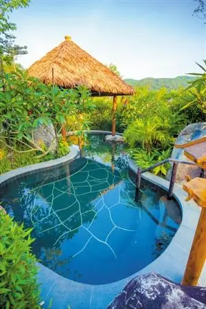 水底山温泉 把世界搬进森林里