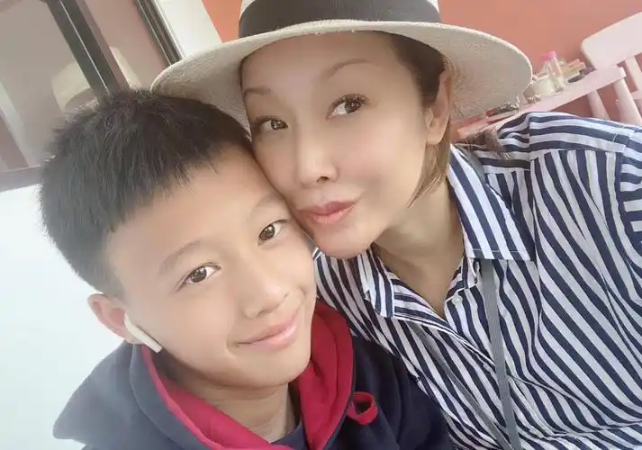 孙悦嫁大9岁二婚富豪生冠军儿子如今的她证明李健没说错