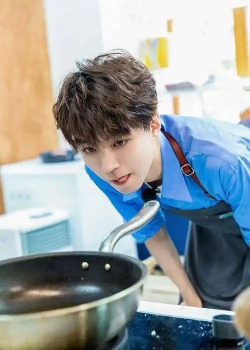 当然,王俊凯还是巧妙机智的化解了这个尴尬的问题,毕竟我也只是个宝宝