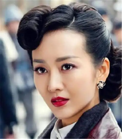 汪曼春是《伪装者》里的一个求爱不得的女人,人物形象塑造其实相当