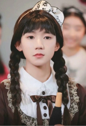 扮女装大赏:tf家族秀气胡歌黄子韬妖娆,马天宇侯明昊很惊艳_王俊凯