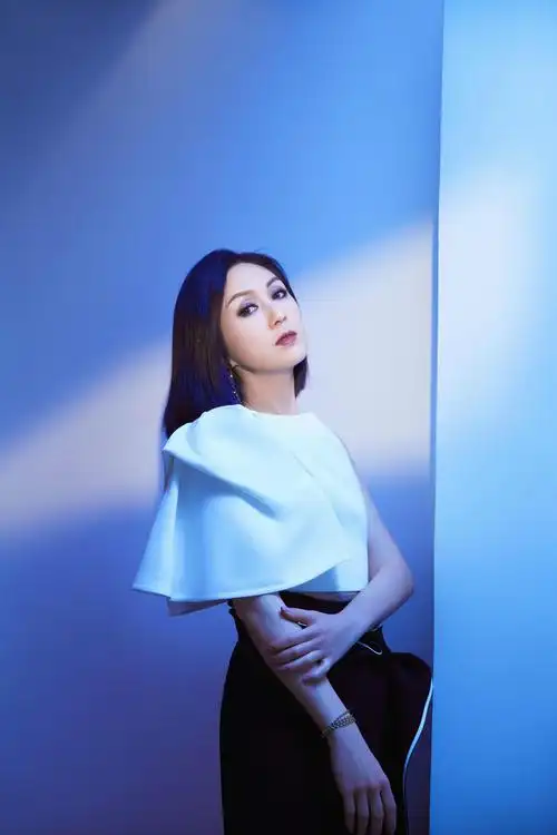 杨千嬅出席活动大赏……|杨千嬅|出席活动|野孩子_新浪新闻