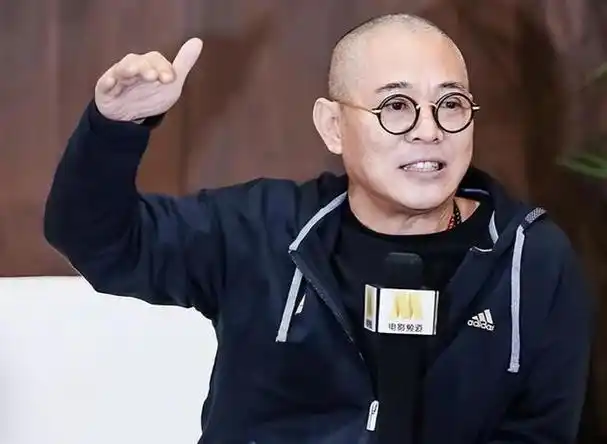 回顾李连杰为何要放弃中国国籍得到美籍后为何又转入新加坡籍