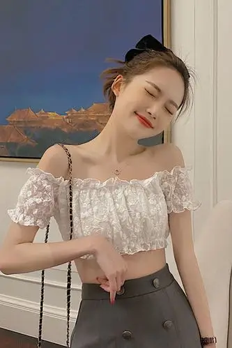 2020新款心机设计感抹胸露锁骨露肩一字肩蕾丝打底上衣女夏季