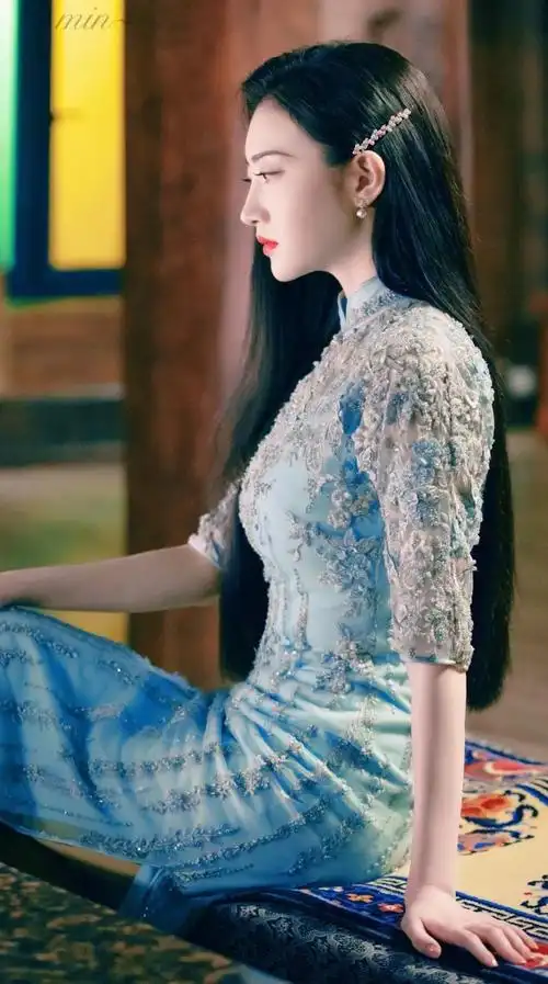 不知大家有没有司藤景甜的高清旗袍图片可否分享下