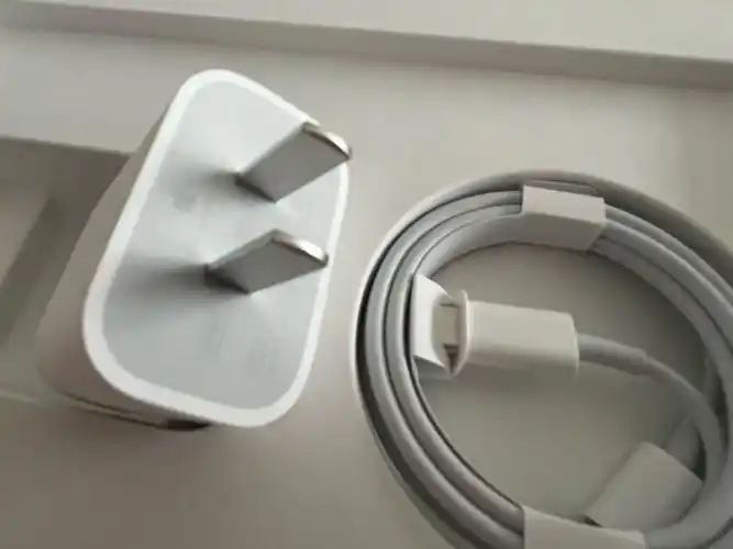 出苹果充电头线ipad9原装20w