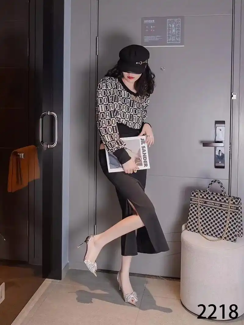 这双银色高跟鞋真的太美了!穿上它,瞬间变得气质优雅,性感迷人 - 抖音