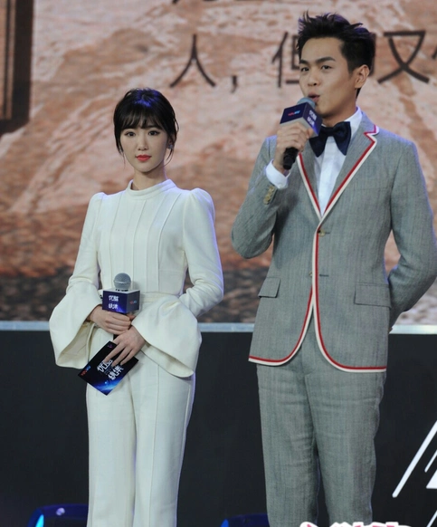 张若昀毛晓彤出席某活动,全程无互动,网友:这就有点尴尬了!