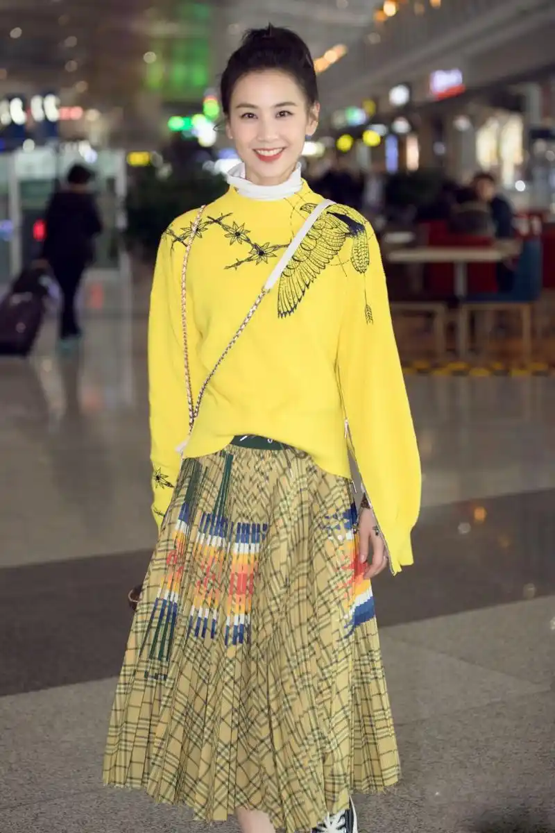 美女黄圣依,时尚生活美照片!