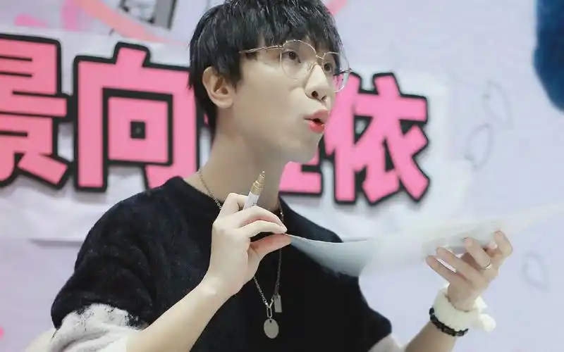 景向谁依彩虹糖的梦