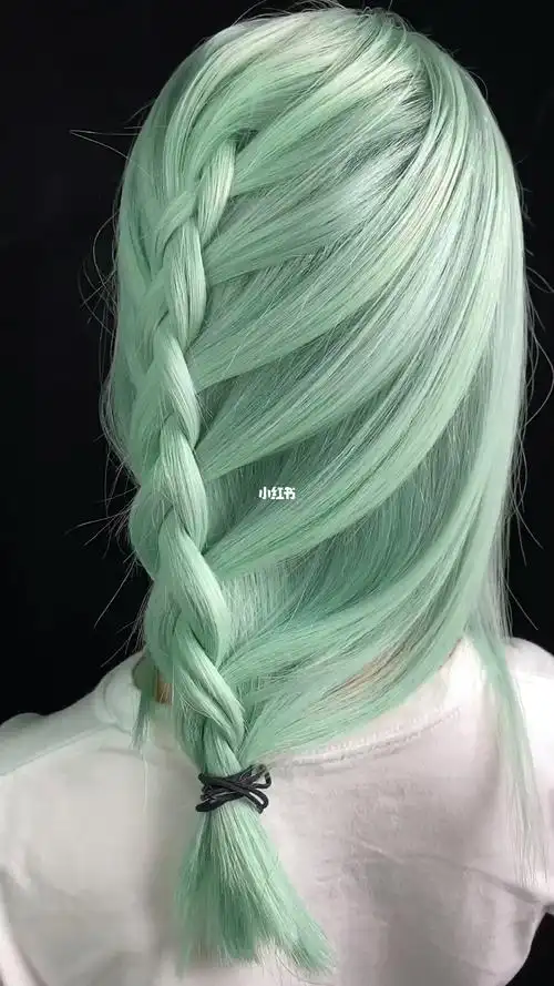 超级无敌好看的薄荷绿色,可以管两个月的薄荷绿 你喜欢吗!#薄荷绿发色