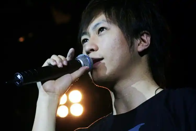 p>陈信宏(阿信),1975年12月6日出生于台湾省台北市北投区,祖籍福建省