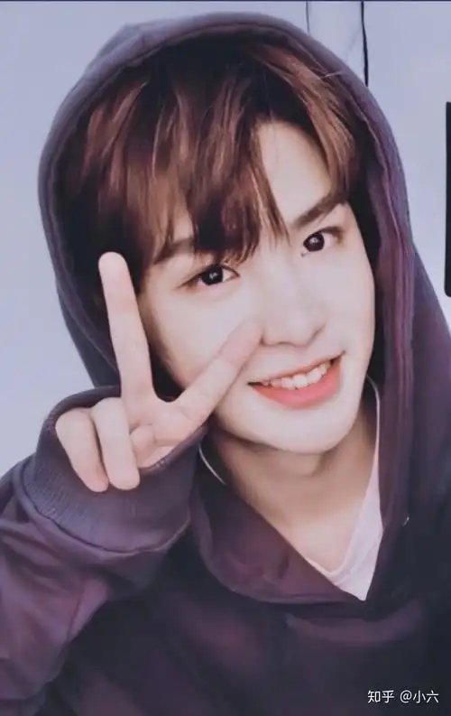 黄明昊有哪些出圈神图