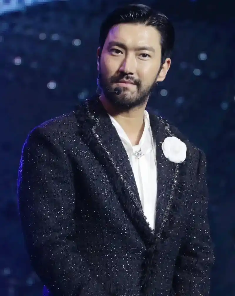 刘雯前男友崔始源变"野人"了?满脸胡子脏兮兮,36岁就颜值崩塌